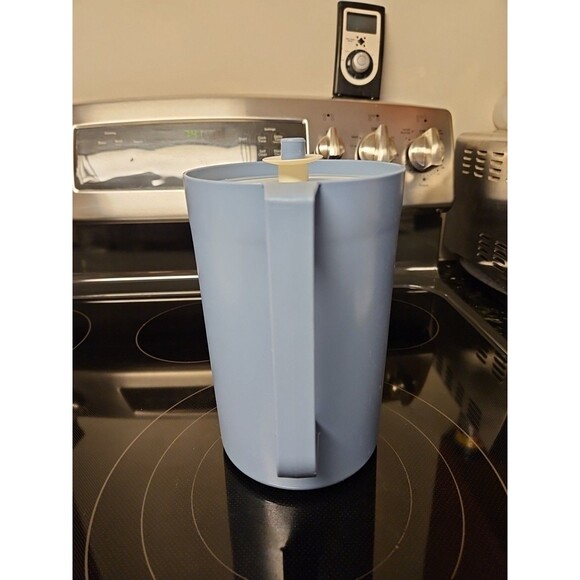 Vintage Tupperware 2qt Pitcher Jug Country Blue with Push Button Lid 1676-4 - Picture 5 of 14